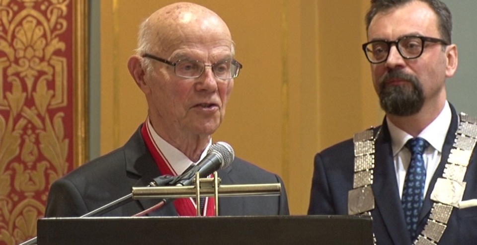 Uroczystości nadania prof. Janowi Hanaszowi tytułu Honorowego Obywatela Torunia w grudniu 2016 roku. / Fot. Mariusz Luda