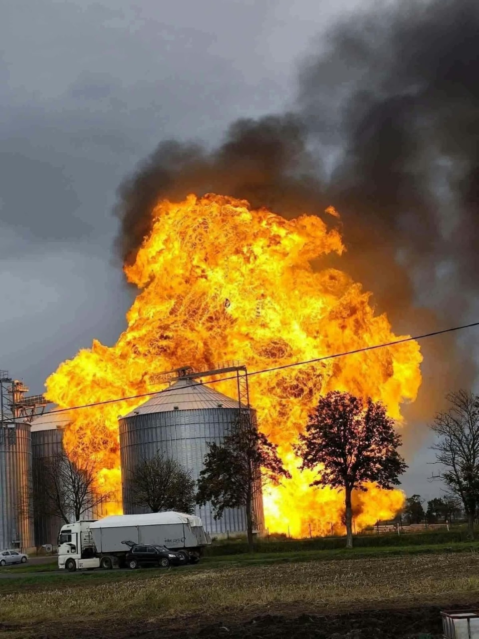 Przyczyny pożaru ustalają policyjni technicy pod nadzorem prokuratora/fot. nadesłane